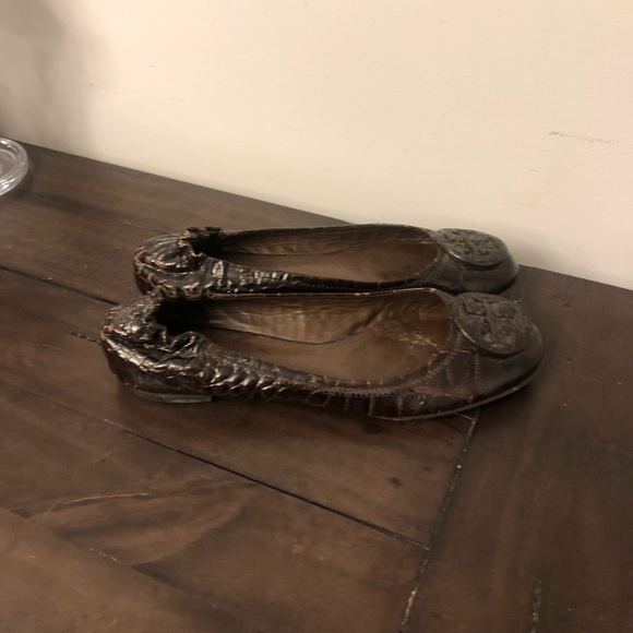 Tory Burch reva brown crocodile print flats - Picture 2 of 6